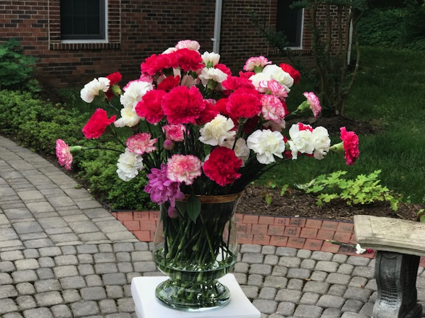 Memorial
                          flowers 2018